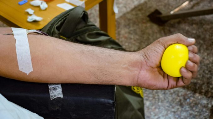 Blutspendenaktion im Rheingau Taunus Kreis: Erstspender werben und ein Paar Happy Socks erhalten