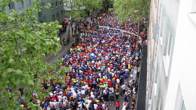 Gutenberg Halbmarathon macht Theodor Heuss Brücke und Innenstadtbereiche in Mainz für Fahrzeuge unpassierbar