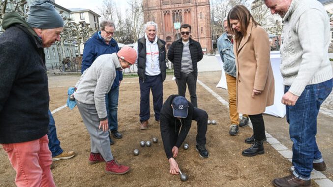 Luisenplatz: Boule-Anlage nach Winterpause wieder geöffnet Luisenplatz: Boule-Anlage nach Winterpause wieder geöffnet