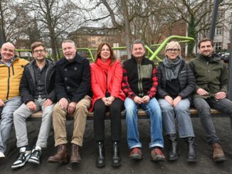 Neue Hollywoodschaukel auf dem Schulberg eröffnet Blick über Wiesbadens Innenstadt