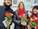Wiesbaden verteilt Fairtrade Rosen zum Valentinstag und wirbt für fairen Handel