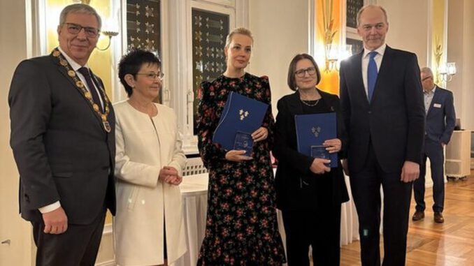 Wiesbaden zeichnet Menschenrechtsaktivistinnen und zwei Lebensretter aus Wiesbaden zeichnet Menschenrechtsaktivistinnen und zwei Lebensretter aus